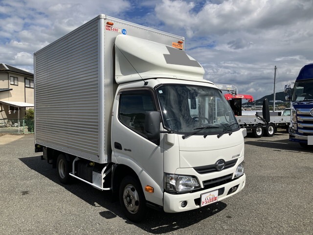 Hino Dutro 1
