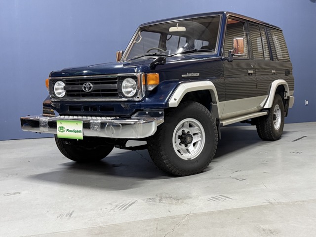 Toyota Land Cruiser 70 2