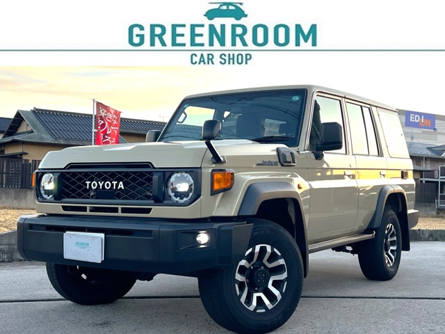 Toyota Land Cruiser 70 2