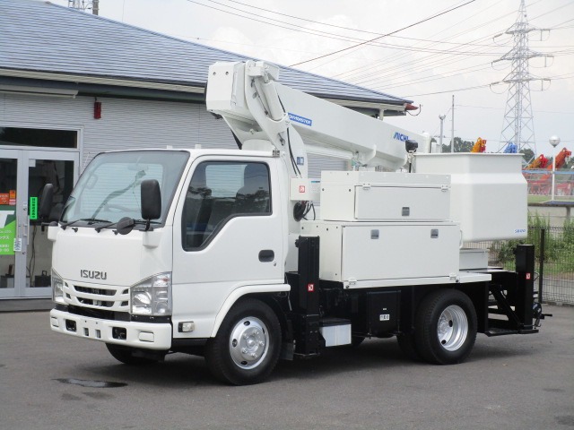 2017 Isuzu Elf