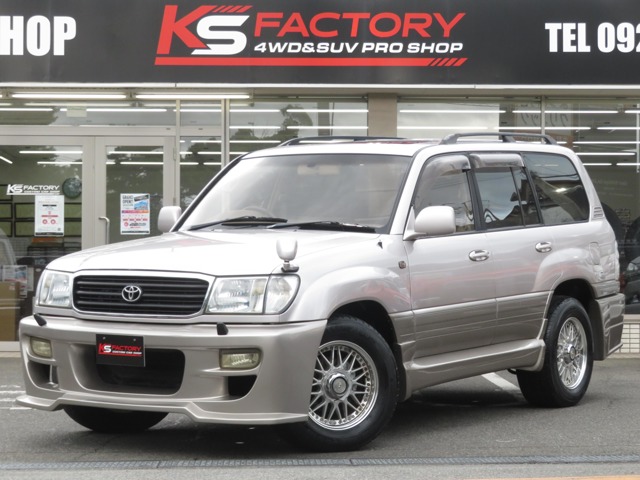 Toyota Land Cruiser 100 2