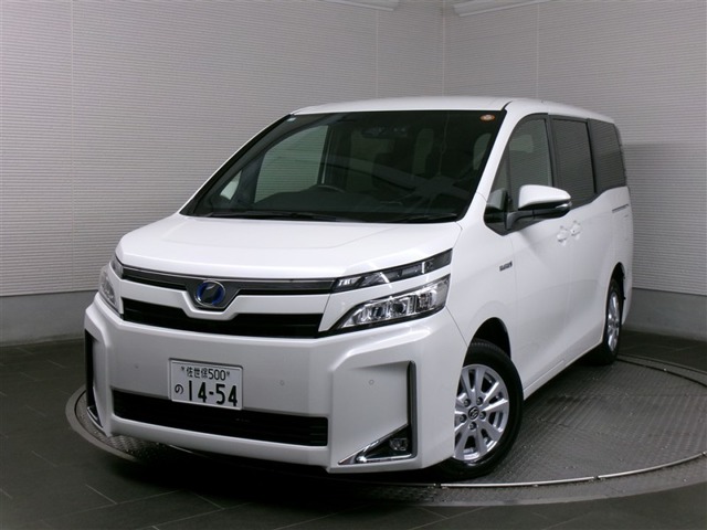 Toyota Voxy 1