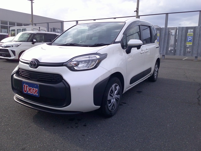Toyota Sienta 1