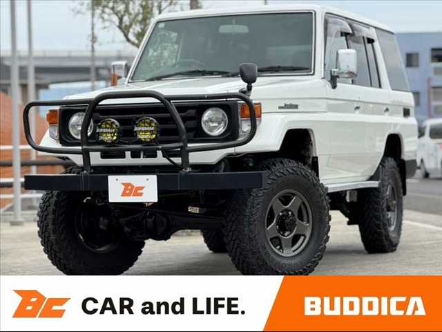 Toyota Land Cruiser 70 2