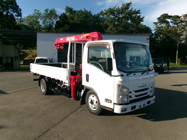 Isuzu Elf 1