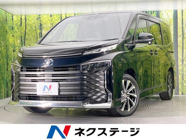 Toyota Voxy 1