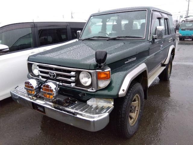 Toyota Land Cruiser 70 2