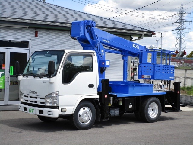 Isuzu Elf 1