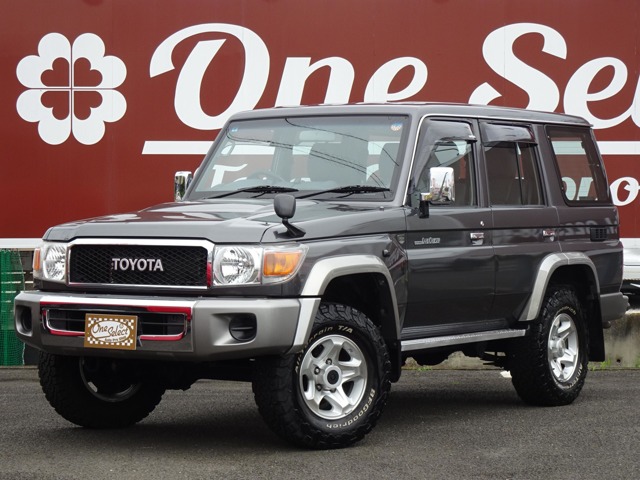Toyota Land Cruiser 70 2