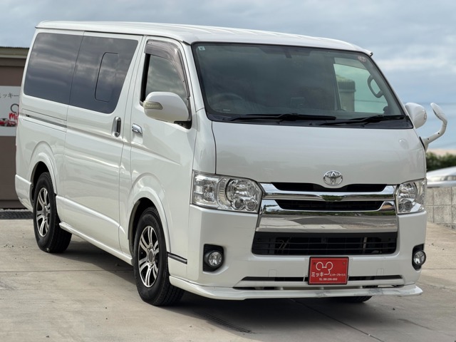 Toyota Hiace Van 1