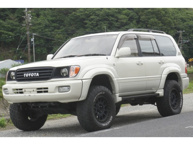 Toyota Land Cruiser 100 2