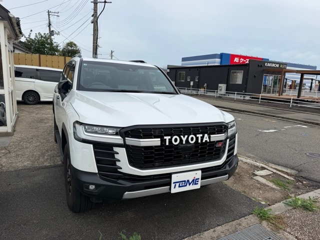 Toyota Land Cruiser 300 2