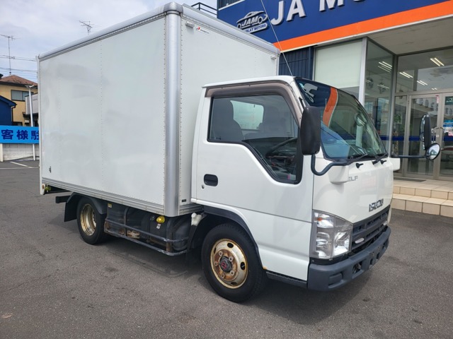 Isuzu Elf 1