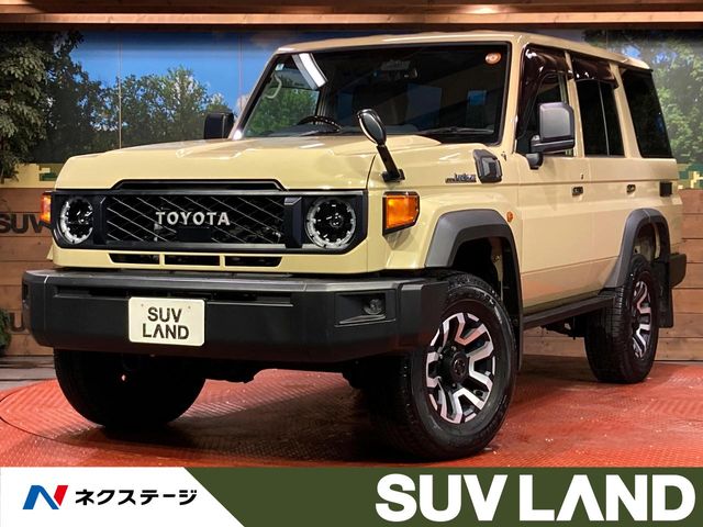 Toyota Land Cruiser 70 2