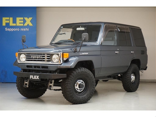 Toyota Land Cruiser 70 2