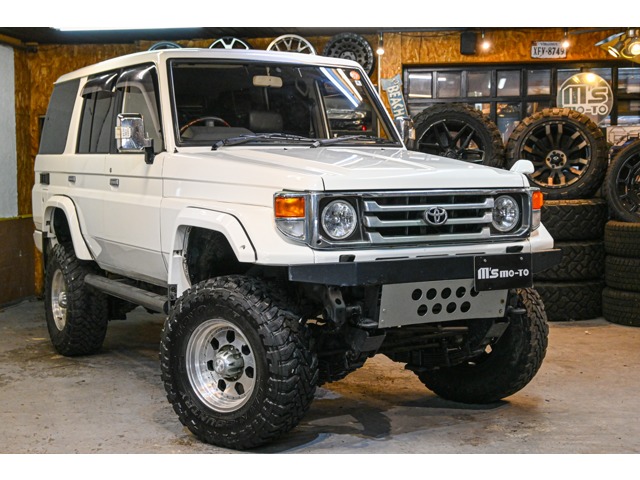 Toyota Land Cruiser 70 2