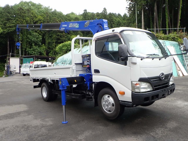 Hino Dutro 1