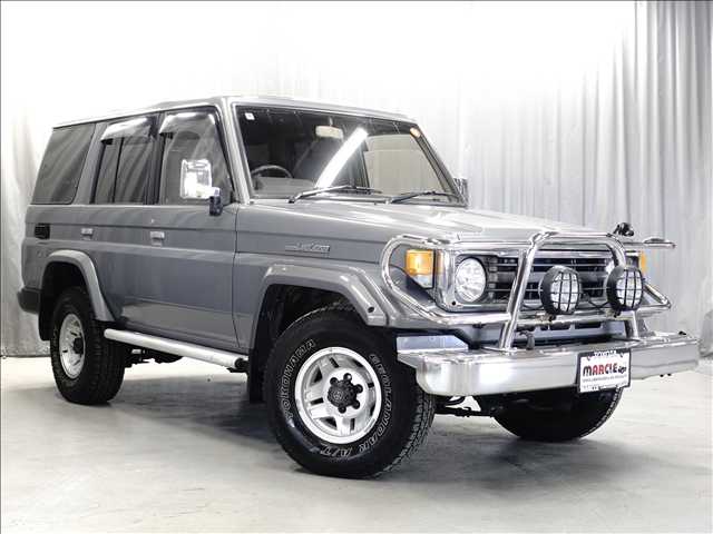Toyota Land Cruiser 70 2