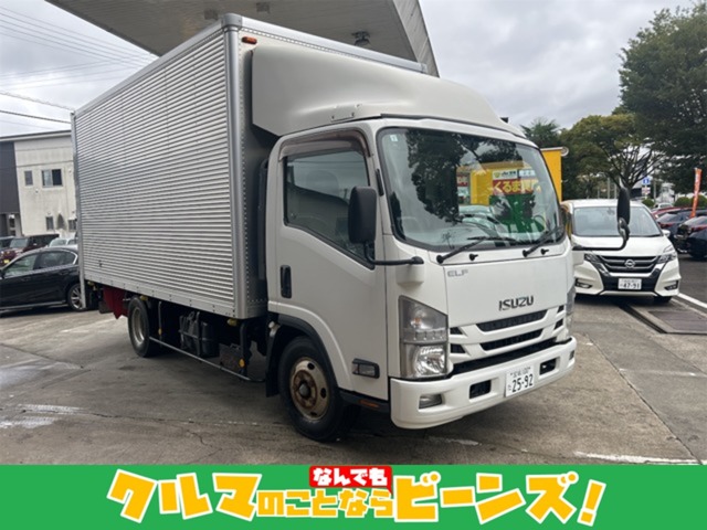 Isuzu Elf 1