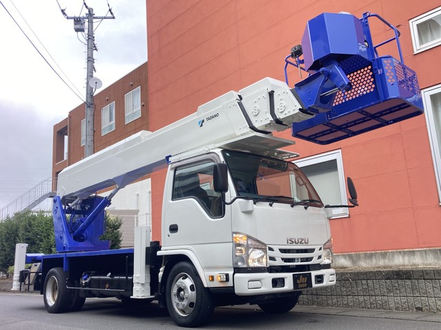 Isuzu Elf 1