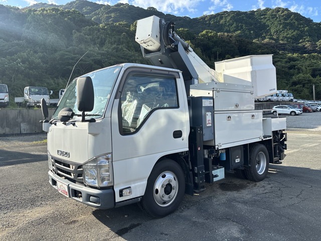 2020 Isuzu Elf