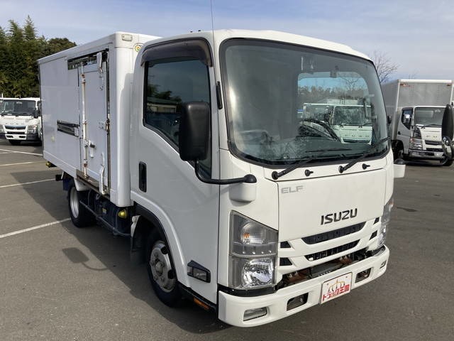2017 Isuzu Elf