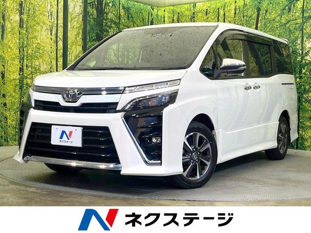 Toyota Voxy 1