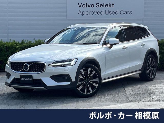 Volvo V60 Cross Country 1