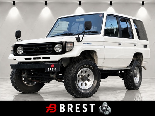 Toyota Land Cruiser 70 2