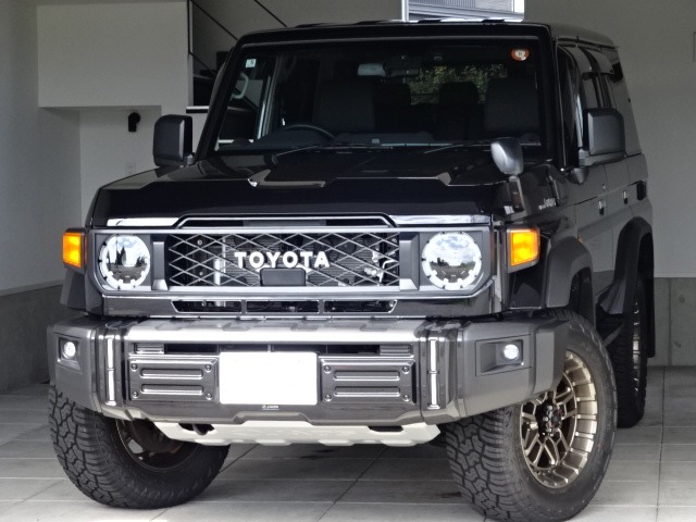 Toyota Land Cruiser 70 2