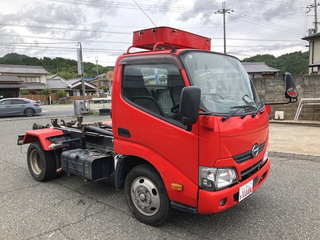 Hino Dutro 1