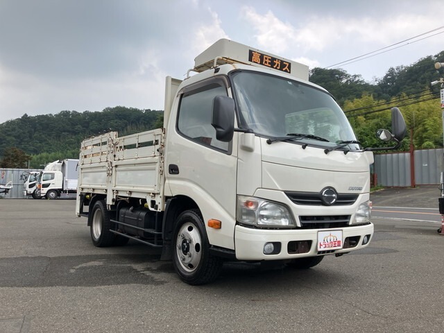 Hino Dutro 1