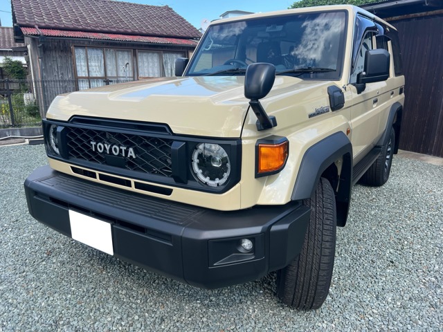 Toyota Land Cruiser 70 2