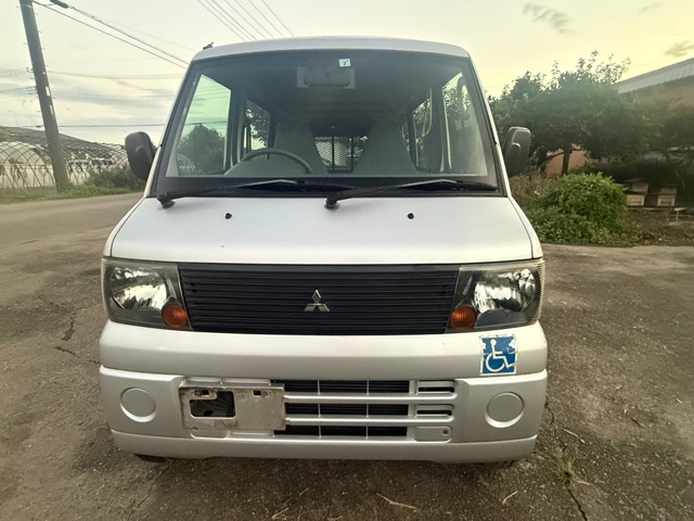 2004 Mitsubishi Minicab Van