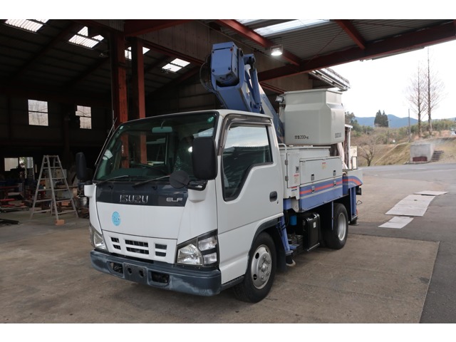 Isuzu Elf 1