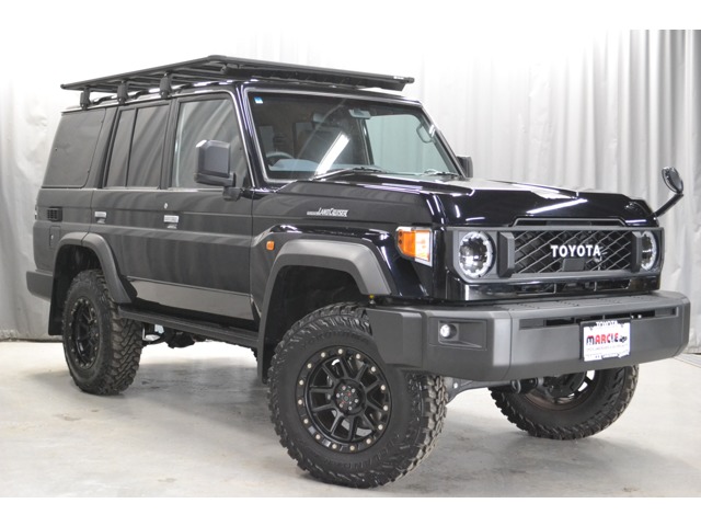 Toyota Land Cruiser 70 2