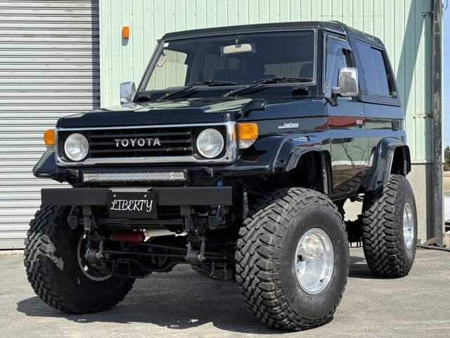 Toyota Land Cruiser 70 2