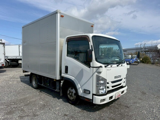 Isuzu Elf 1