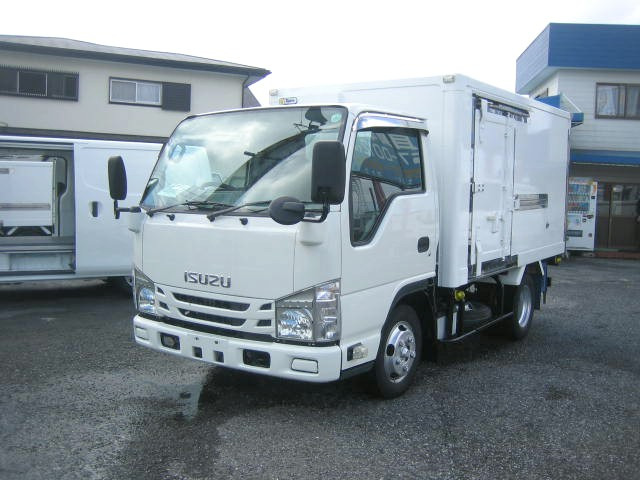 2018 Isuzu Elf