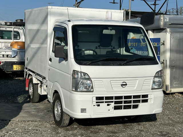 Nissan NT100 Clipper 1