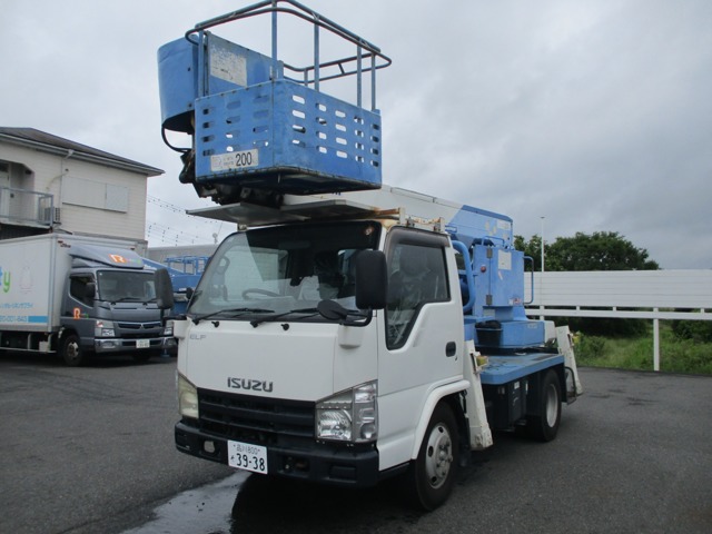 Isuzu Elf 1