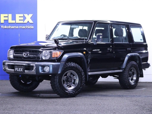 Toyota Land Cruiser 70 2