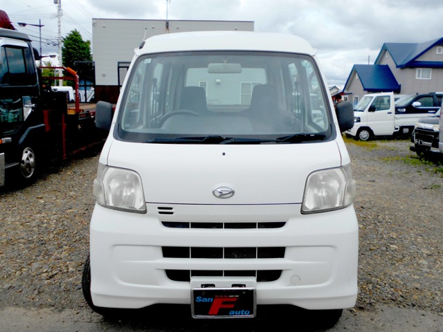 Daihatsu Hijet Cargo 1