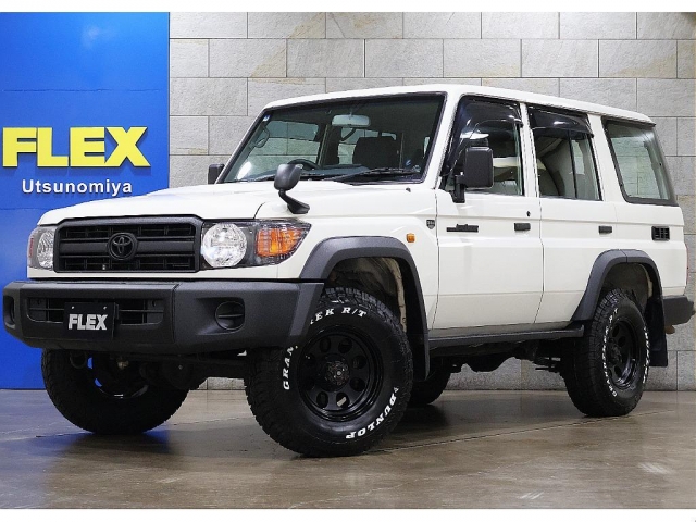 Toyota Land Cruiser 70 2