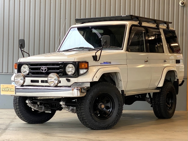 Toyota Land Cruiser 70 2