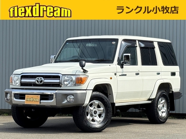Toyota Land Cruiser 70 2
