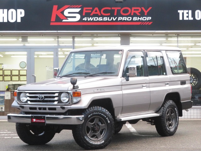 Toyota Land Cruiser 70 2