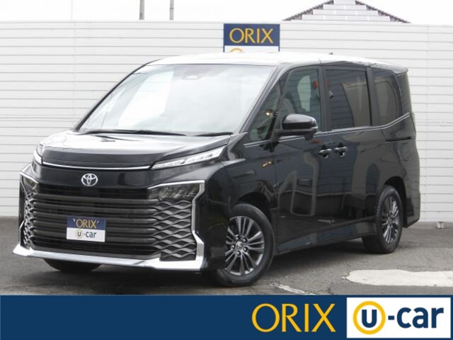 Toyota Voxy 1