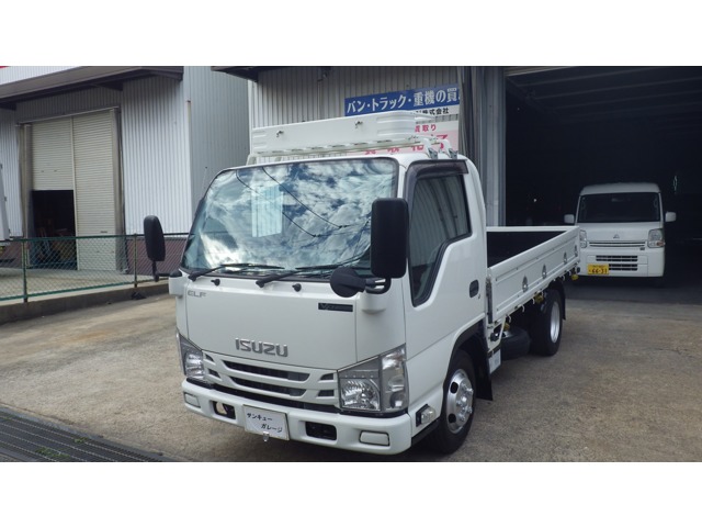 Isuzu Elf 1