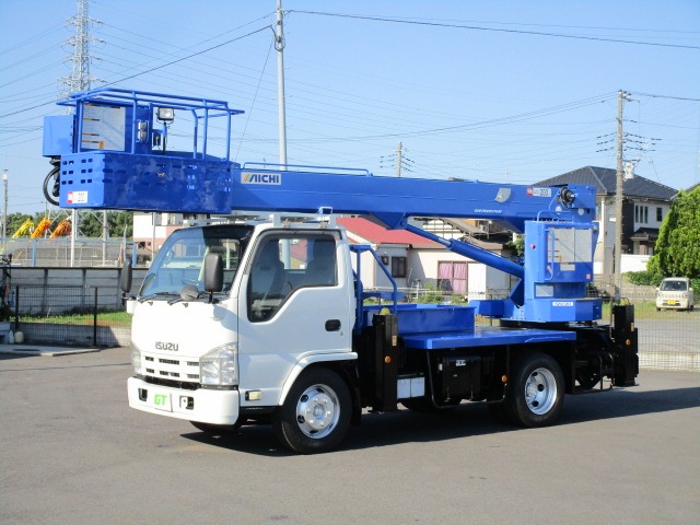 Isuzu Elf 1